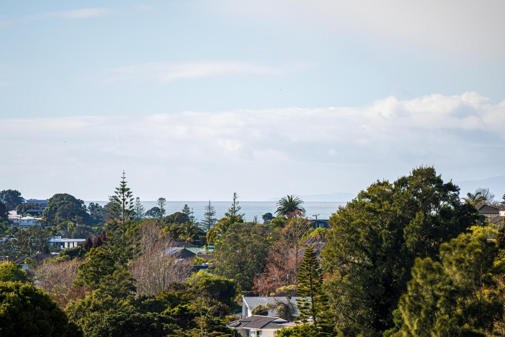 Villa With Pool In Browns Bay Auckland Exterior photo